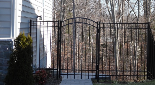 FXBG Fences 6' Bay Breeze w/ Arch Gate