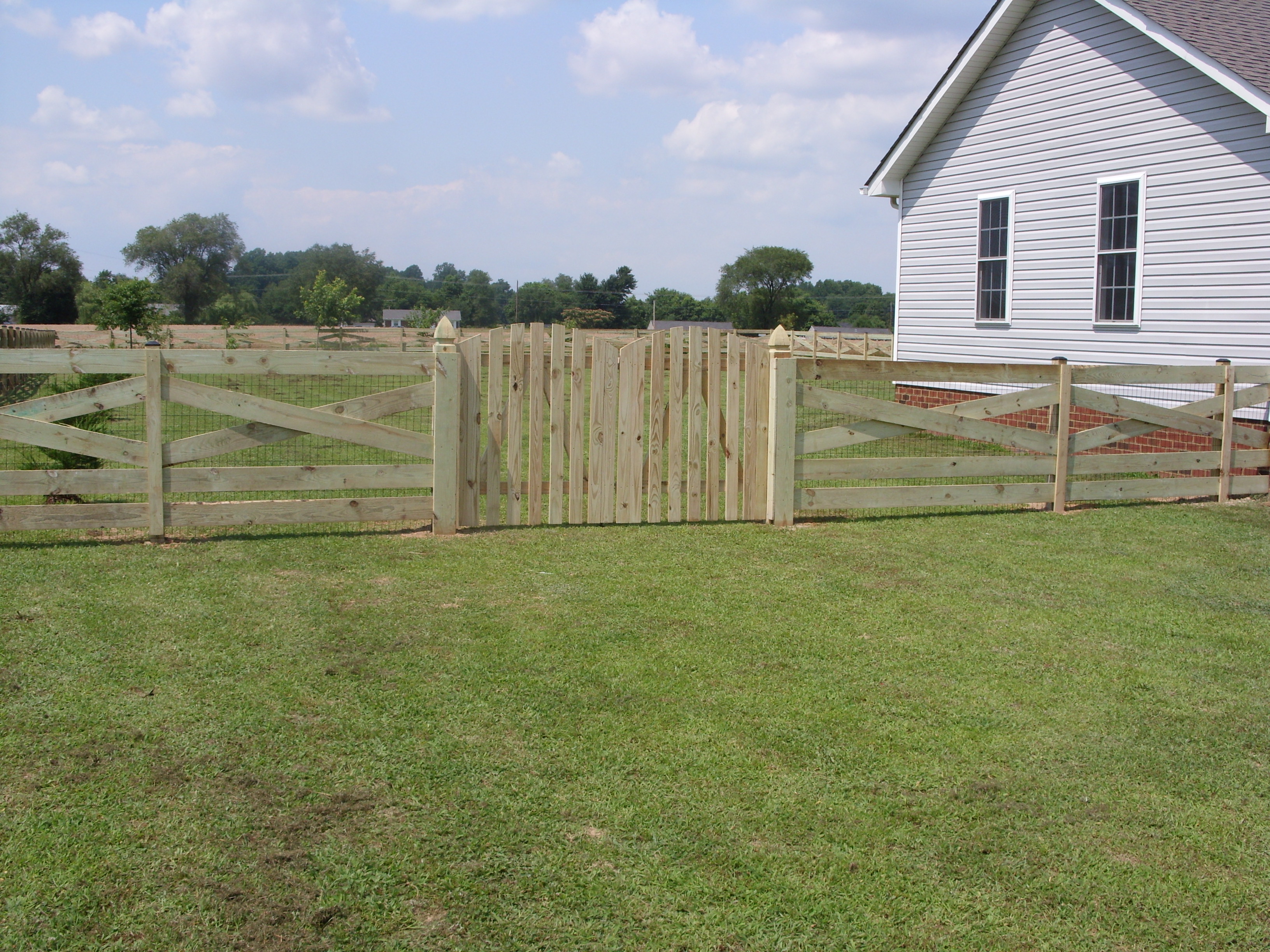 FXBG Fences 4' 5 Board Estate